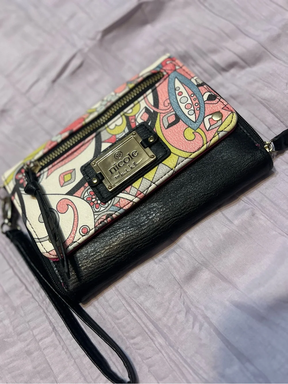 NWOT Nicole by Nicole Miller Black Trim Floral-Print Wristlet Wallet